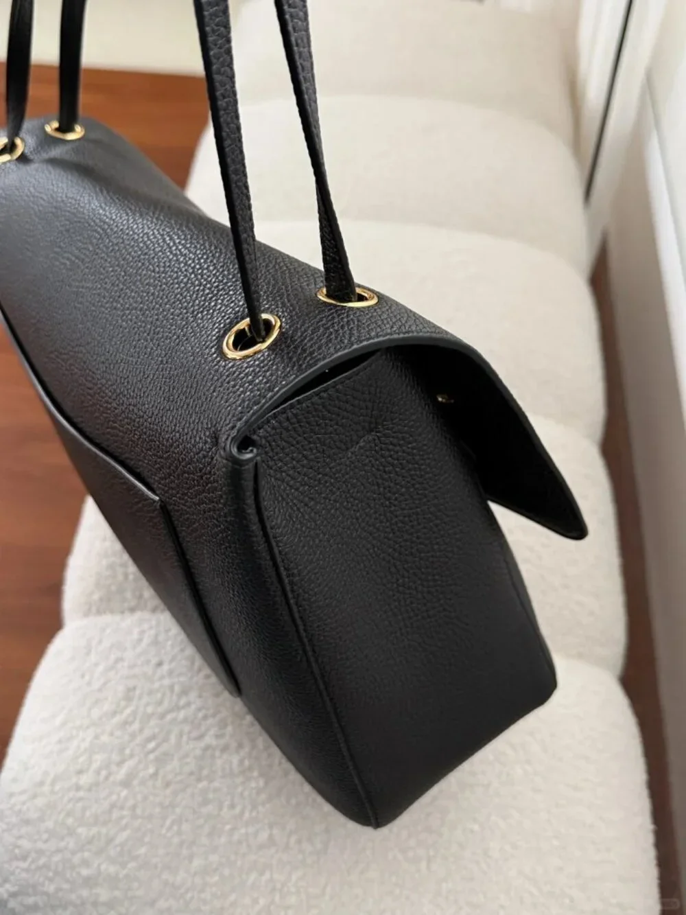 Classic CHANEL Bags: A Stylish and Versatile Choice for Elegance